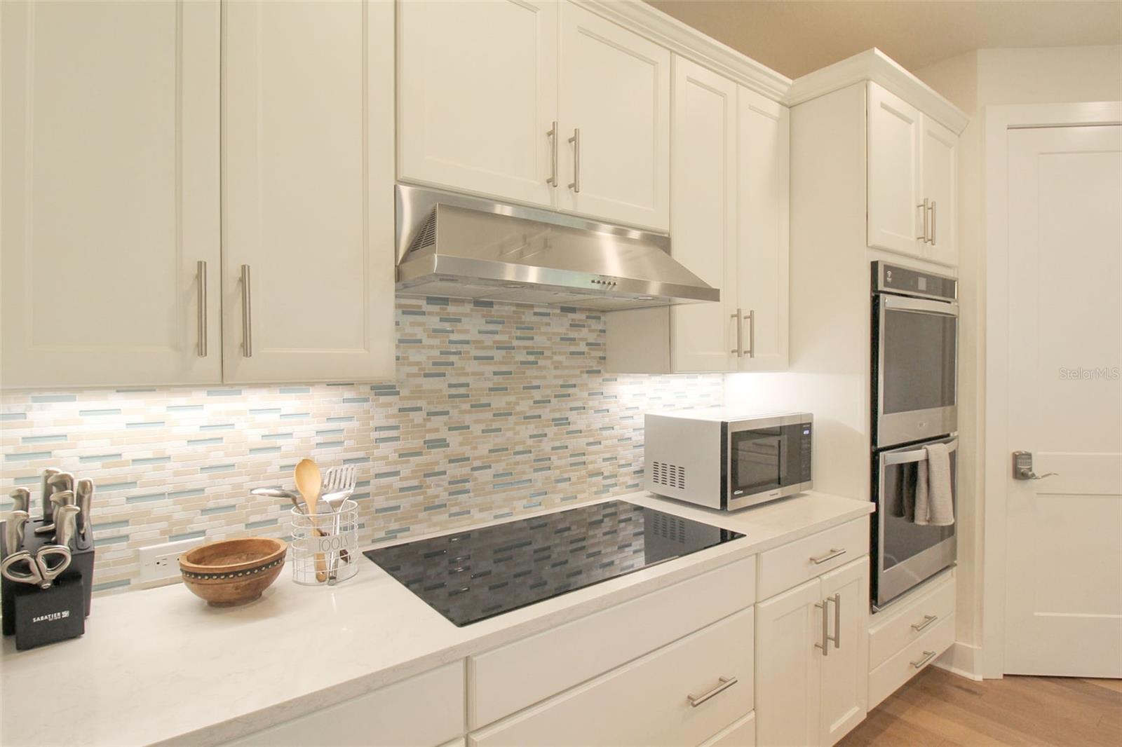 RUSTIC LODGE - Residential Lease