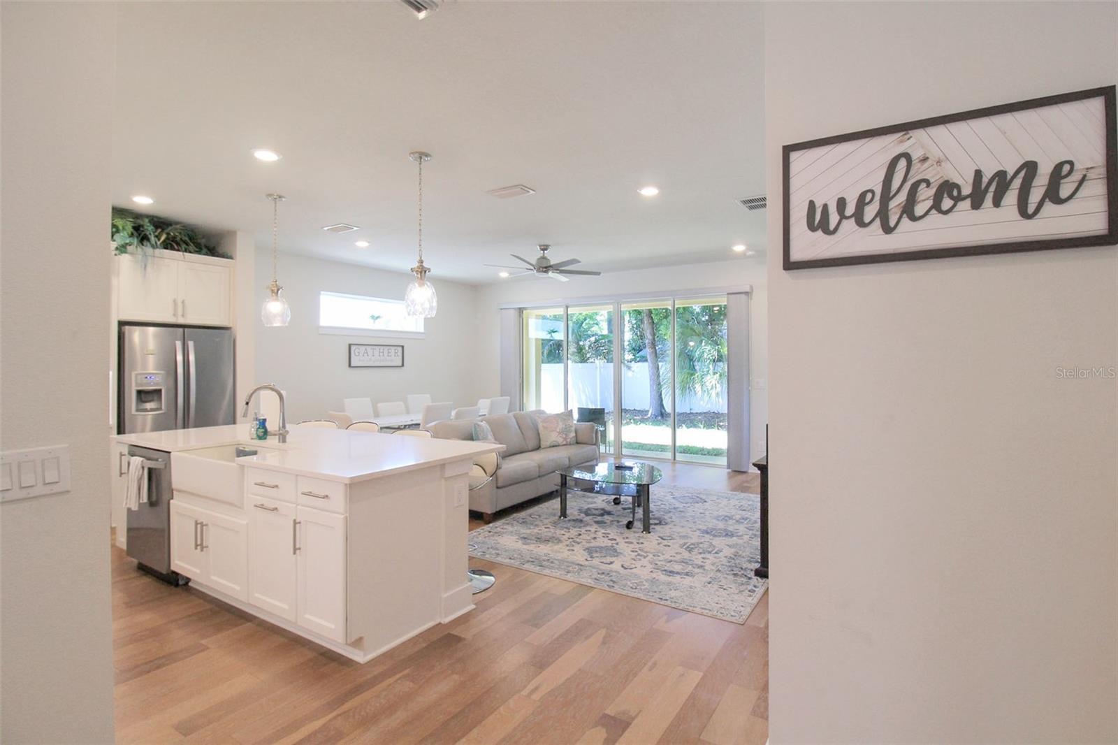 RUSTIC LODGE - Residential Lease