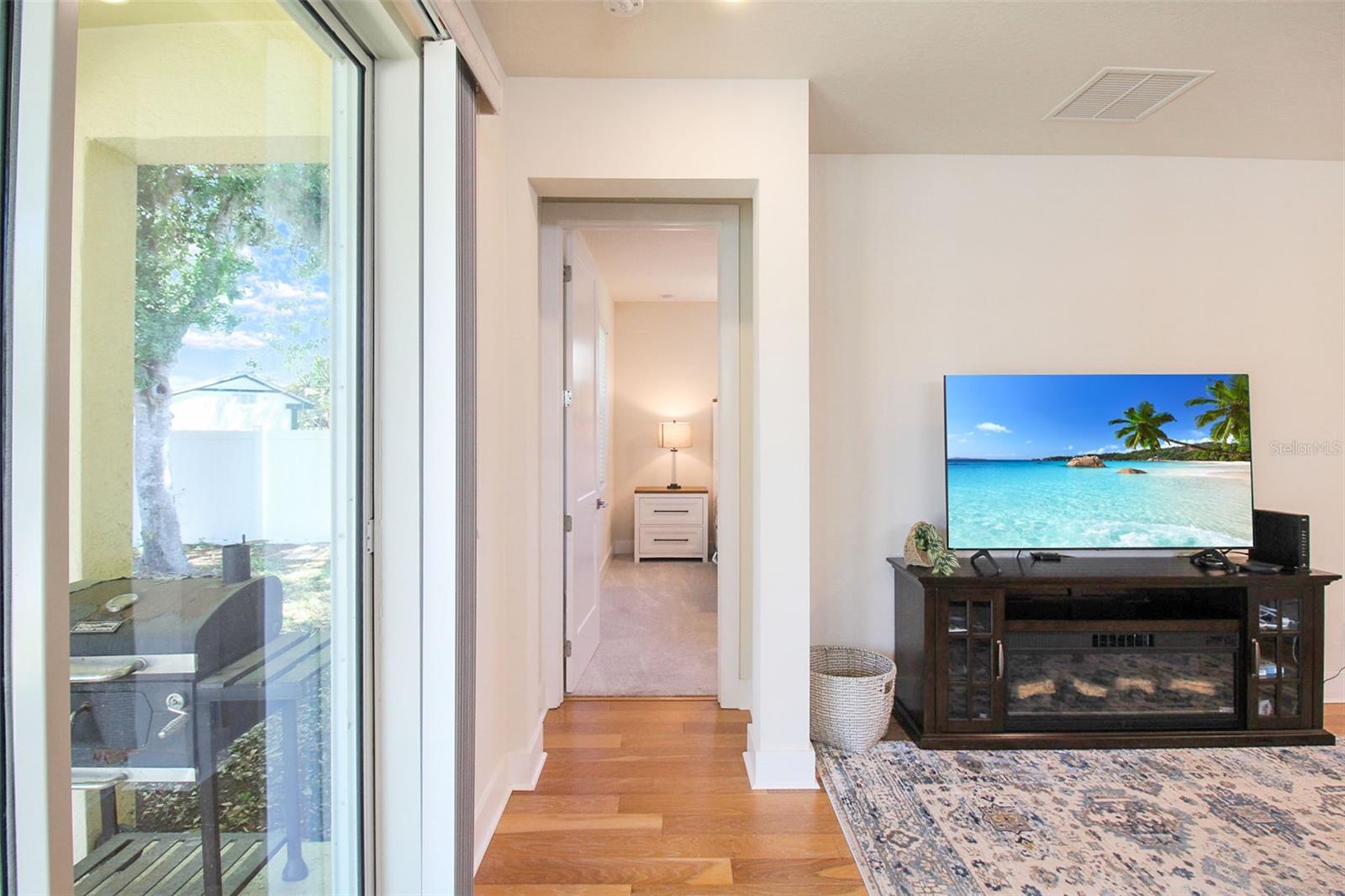 RUSTIC LODGE - Residential Lease