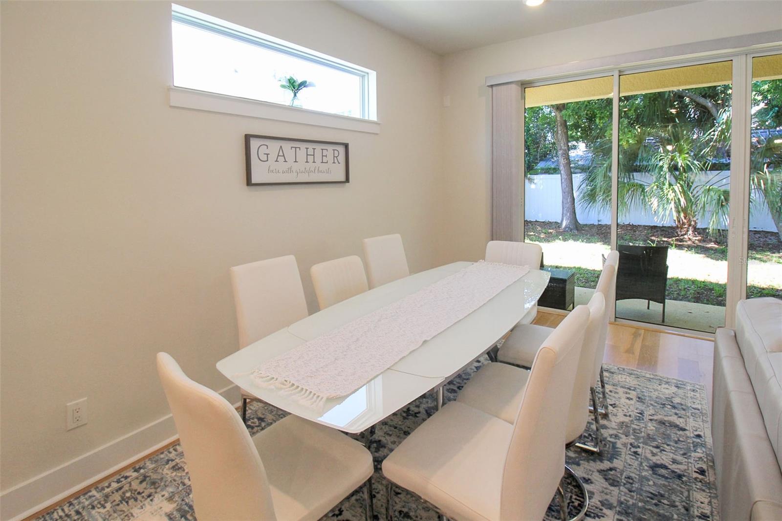 RUSTIC LODGE - Residential Lease