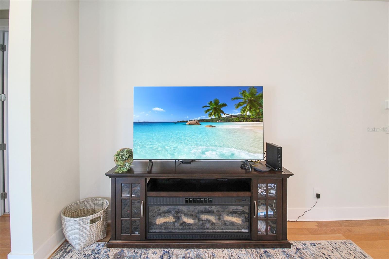 RUSTIC LODGE - Residential Lease