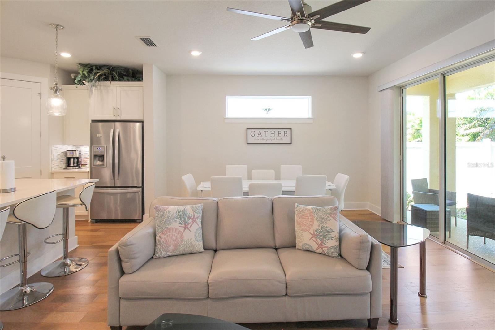 RUSTIC LODGE - Residential Lease