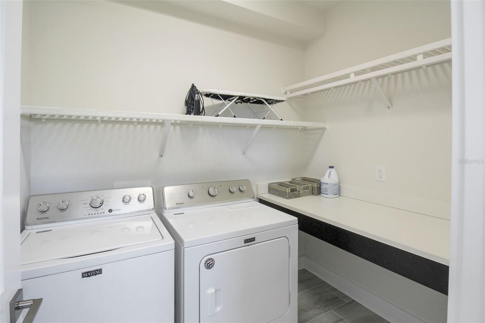 RUSTIC LODGE - Residential Lease