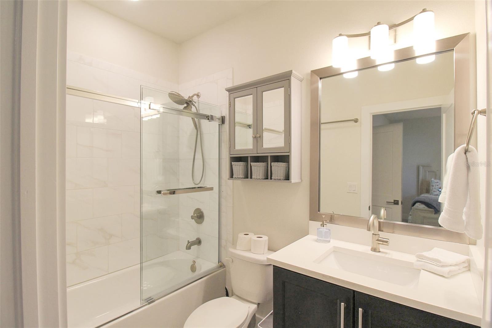 RUSTIC LODGE - Residential Lease