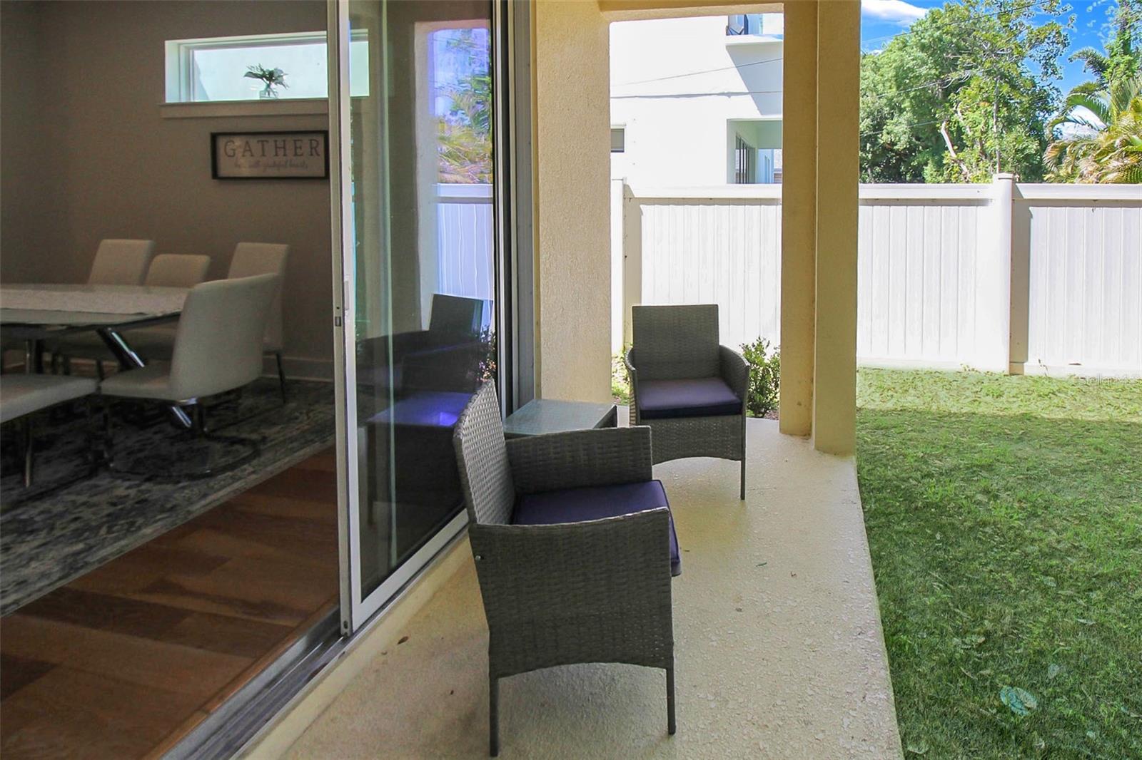 RUSTIC LODGE - Residential Lease