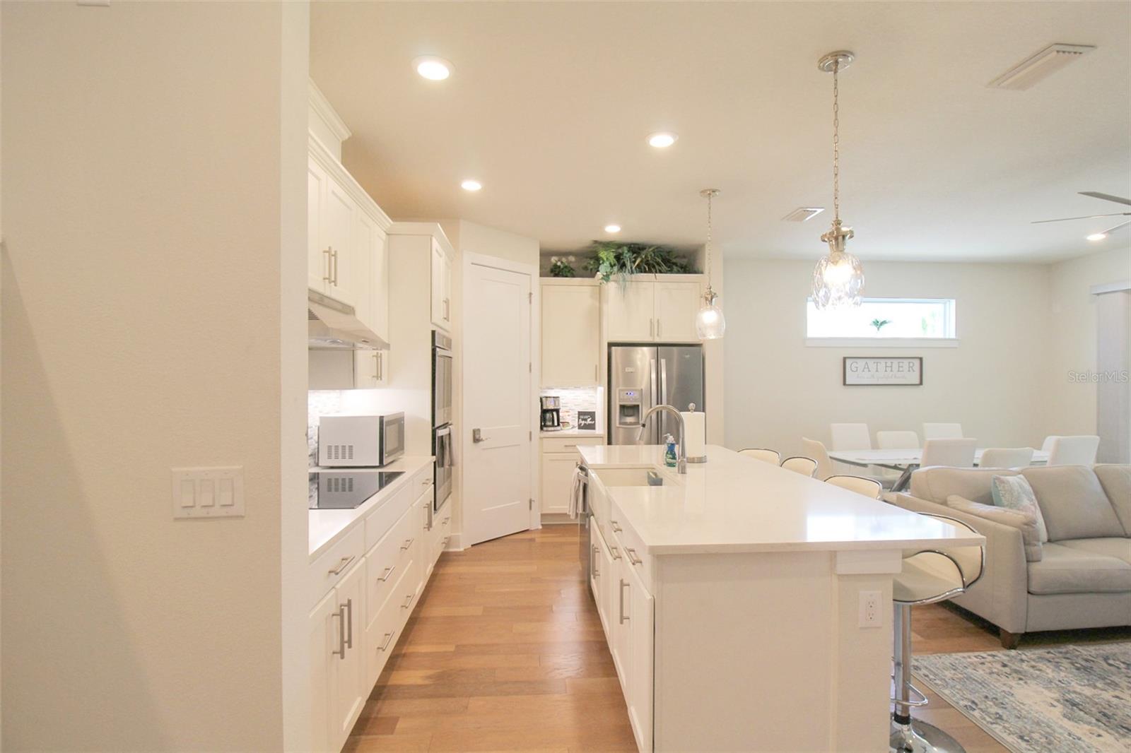 RUSTIC LODGE - Residential Lease