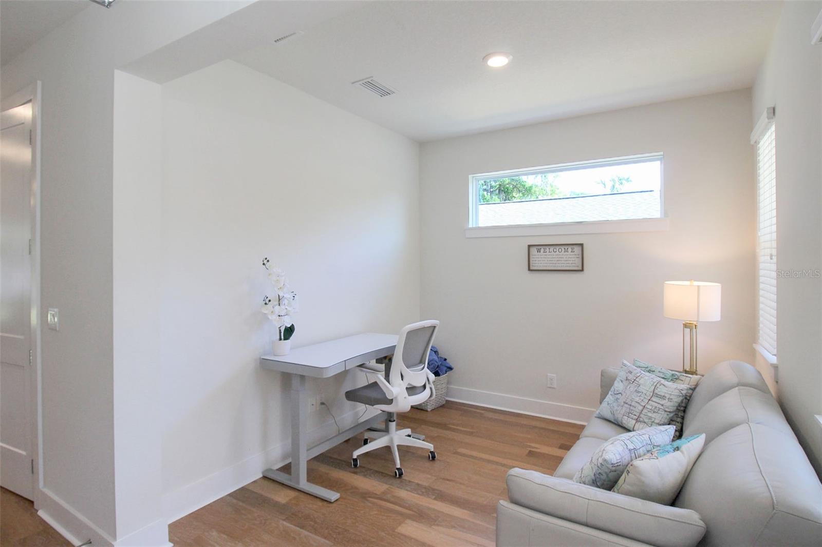 RUSTIC LODGE - Residential Lease