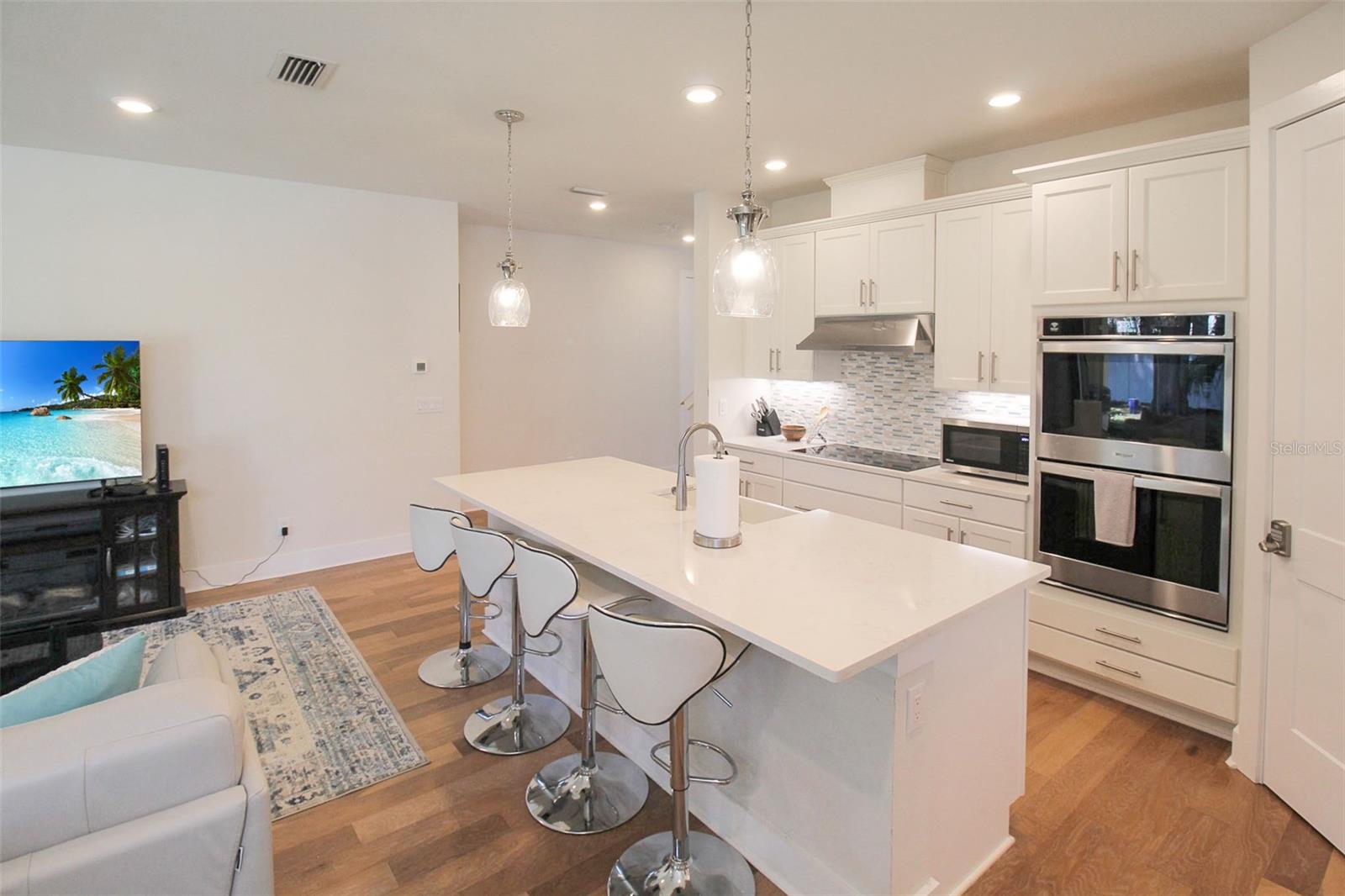 RUSTIC LODGE - Residential Lease