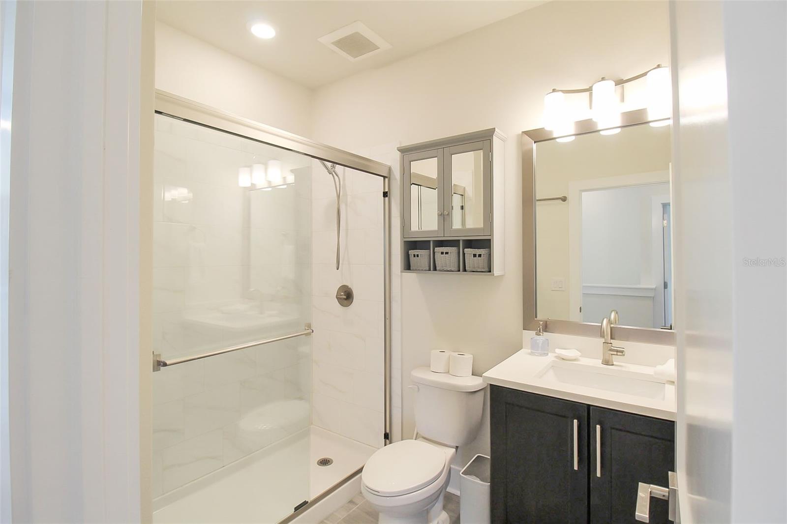 RUSTIC LODGE - Residential Lease