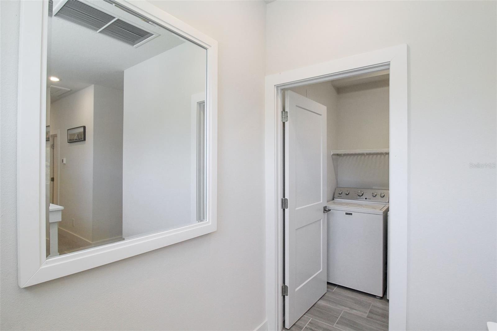 RUSTIC LODGE - Residential Lease