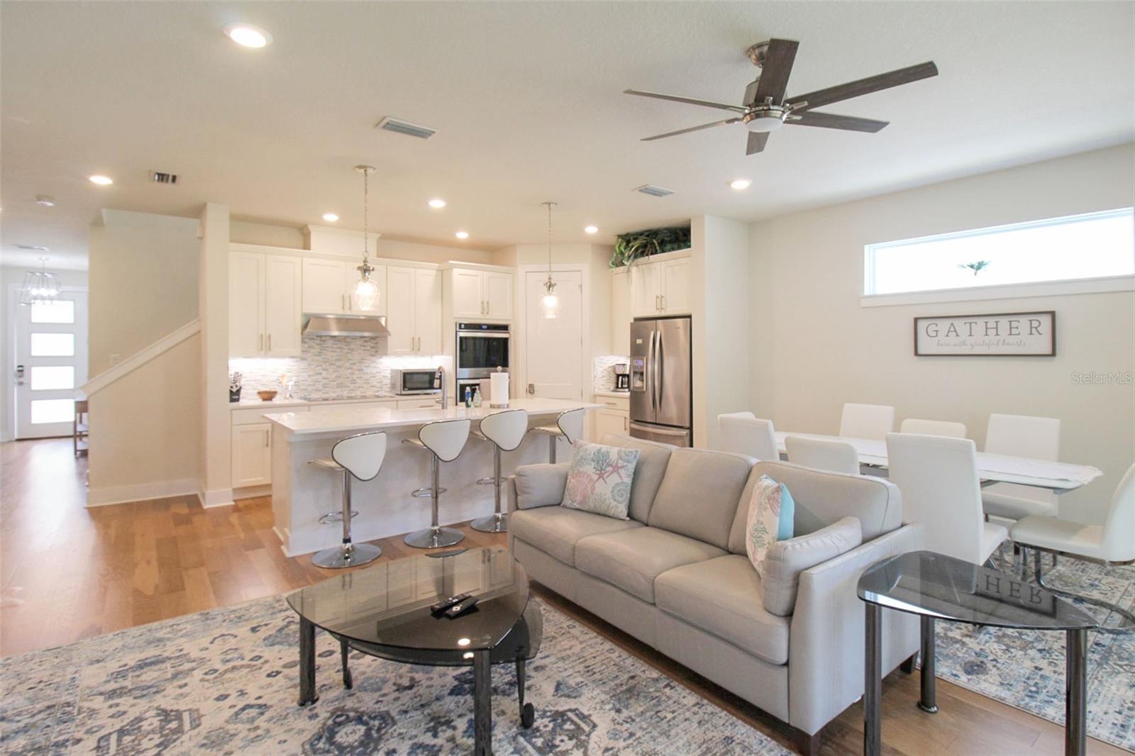 RUSTIC LODGE - Residential Lease