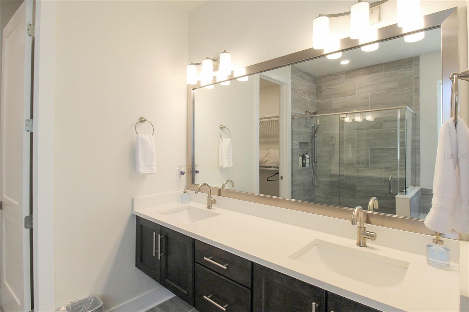 RUSTIC LODGE - Residential Lease