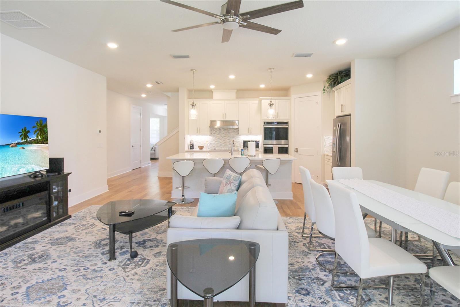 RUSTIC LODGE - Residential Lease