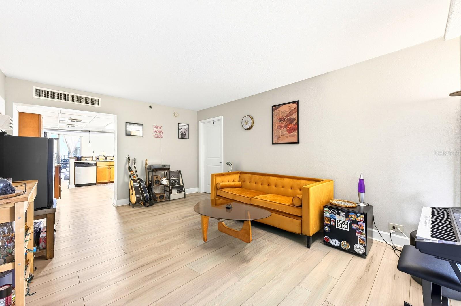 METROPOLITAN/LK EOLA - Residential