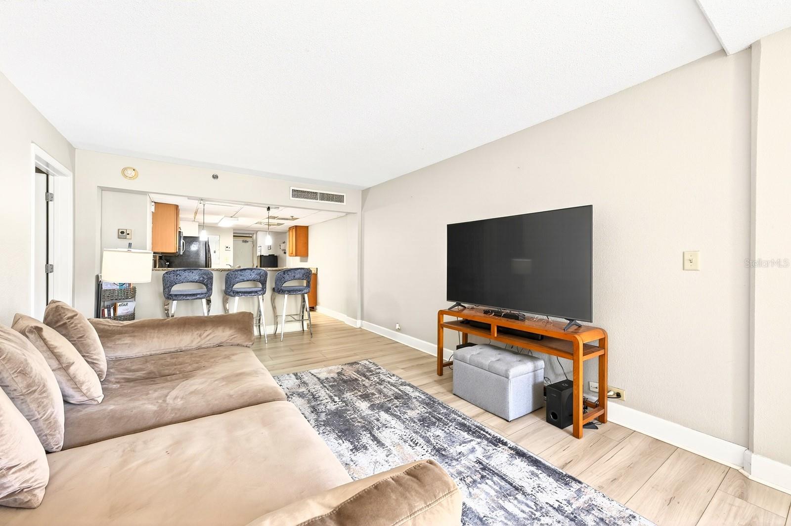 METROPOLITAN/LK EOLA - Residential