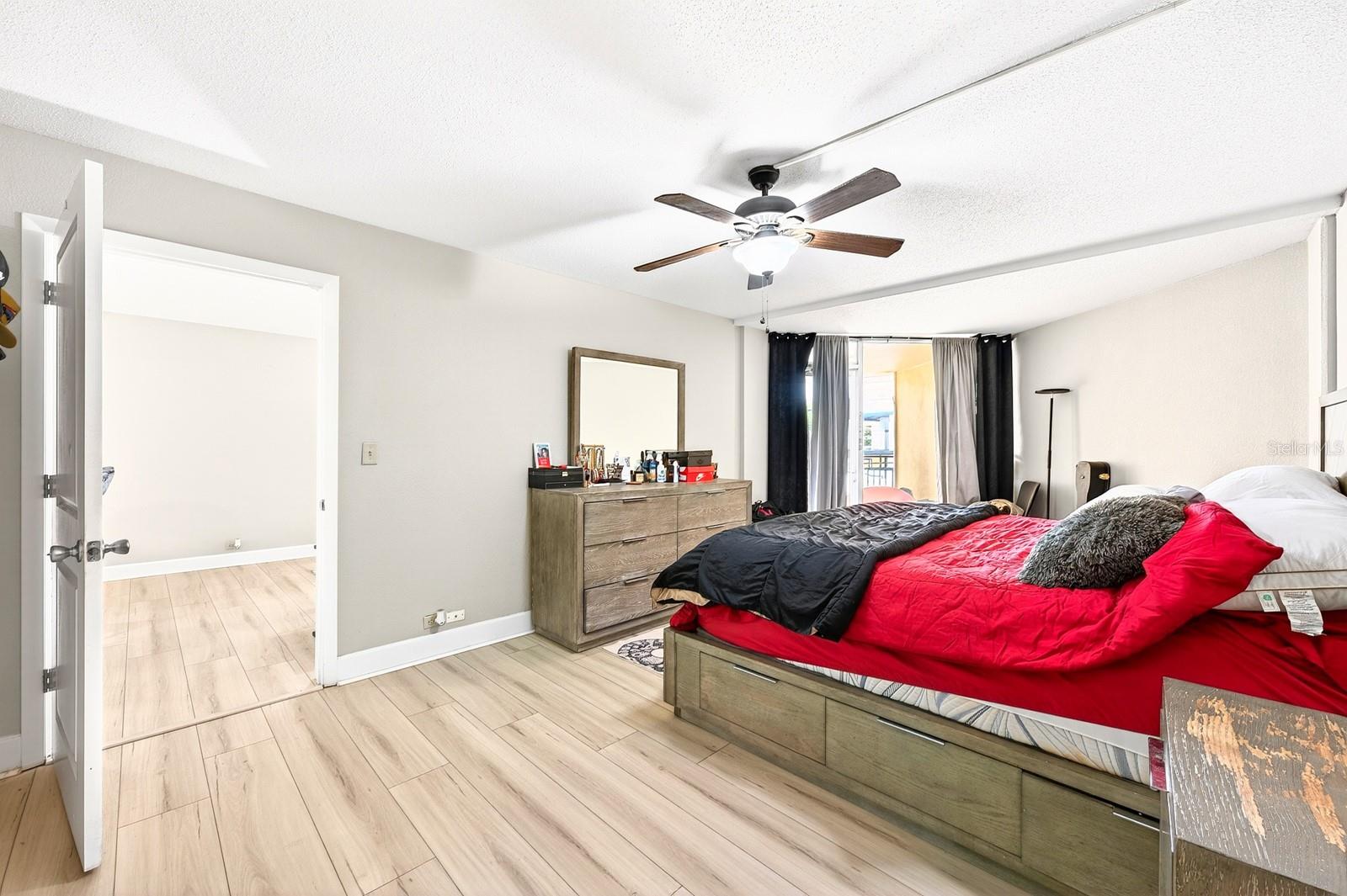 METROPOLITAN/LK EOLA - Residential