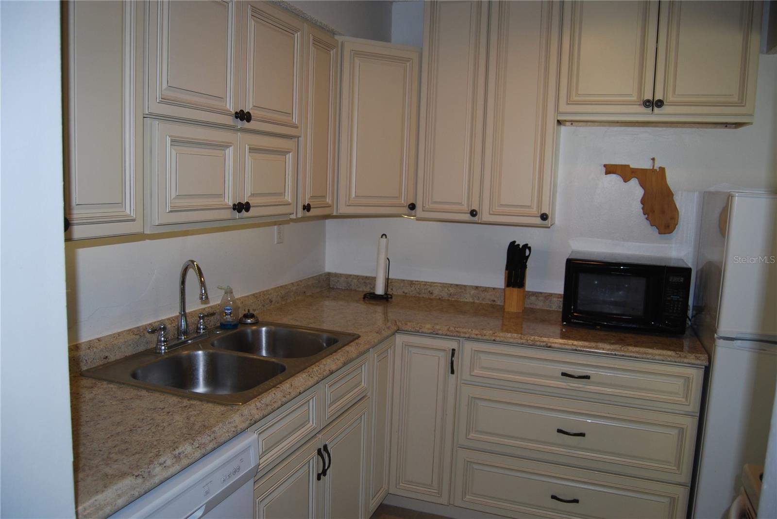 Photo 9 of 33 of 4215 E BAY DRIVE 1806D condo