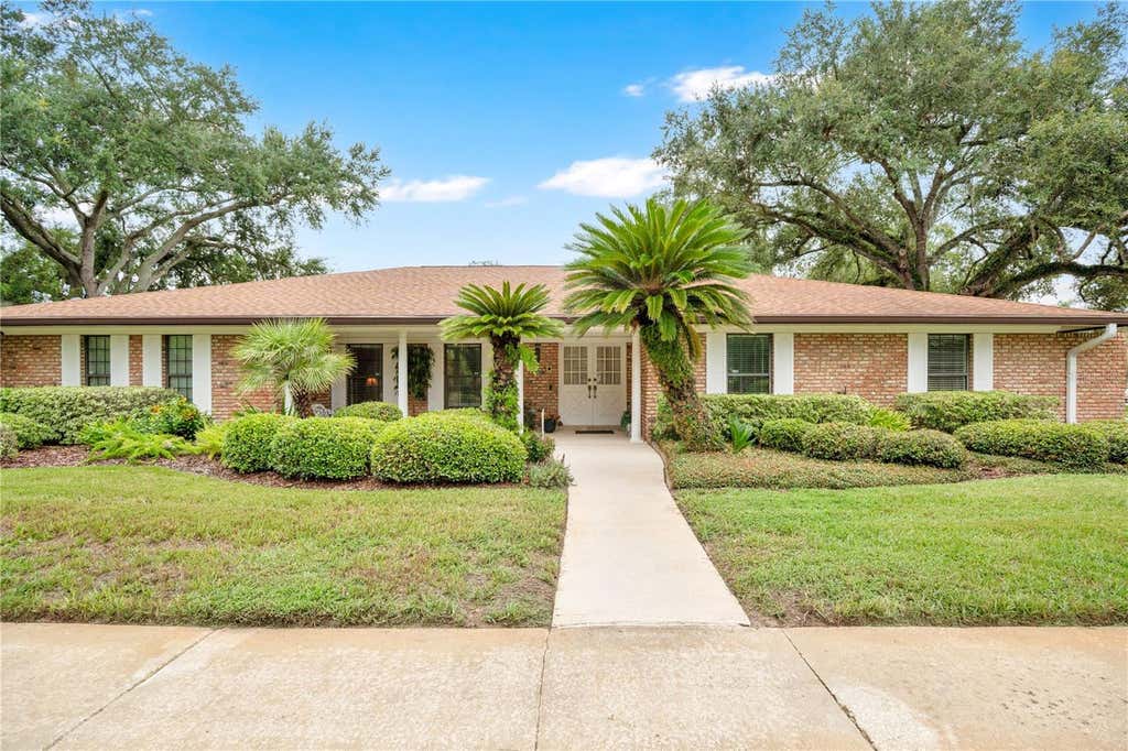 Photo of 231 White Oak Circle, Maitland, FL 32751 (MLS # O6430241)