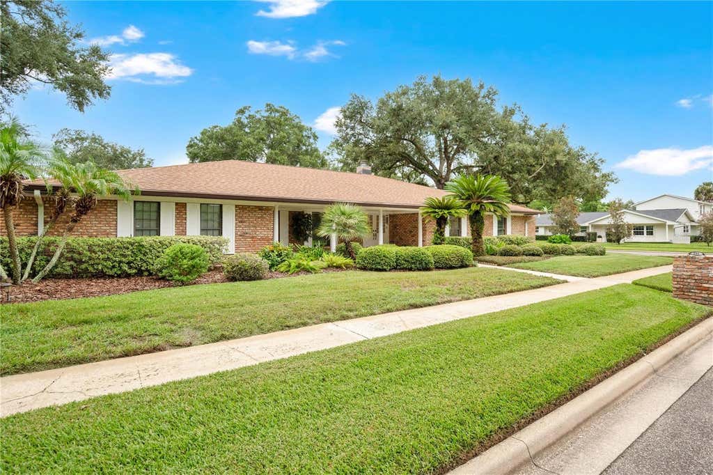 Photo of 231 White Oak Circle, Maitland, FL 32751 (MLS # O6430241)