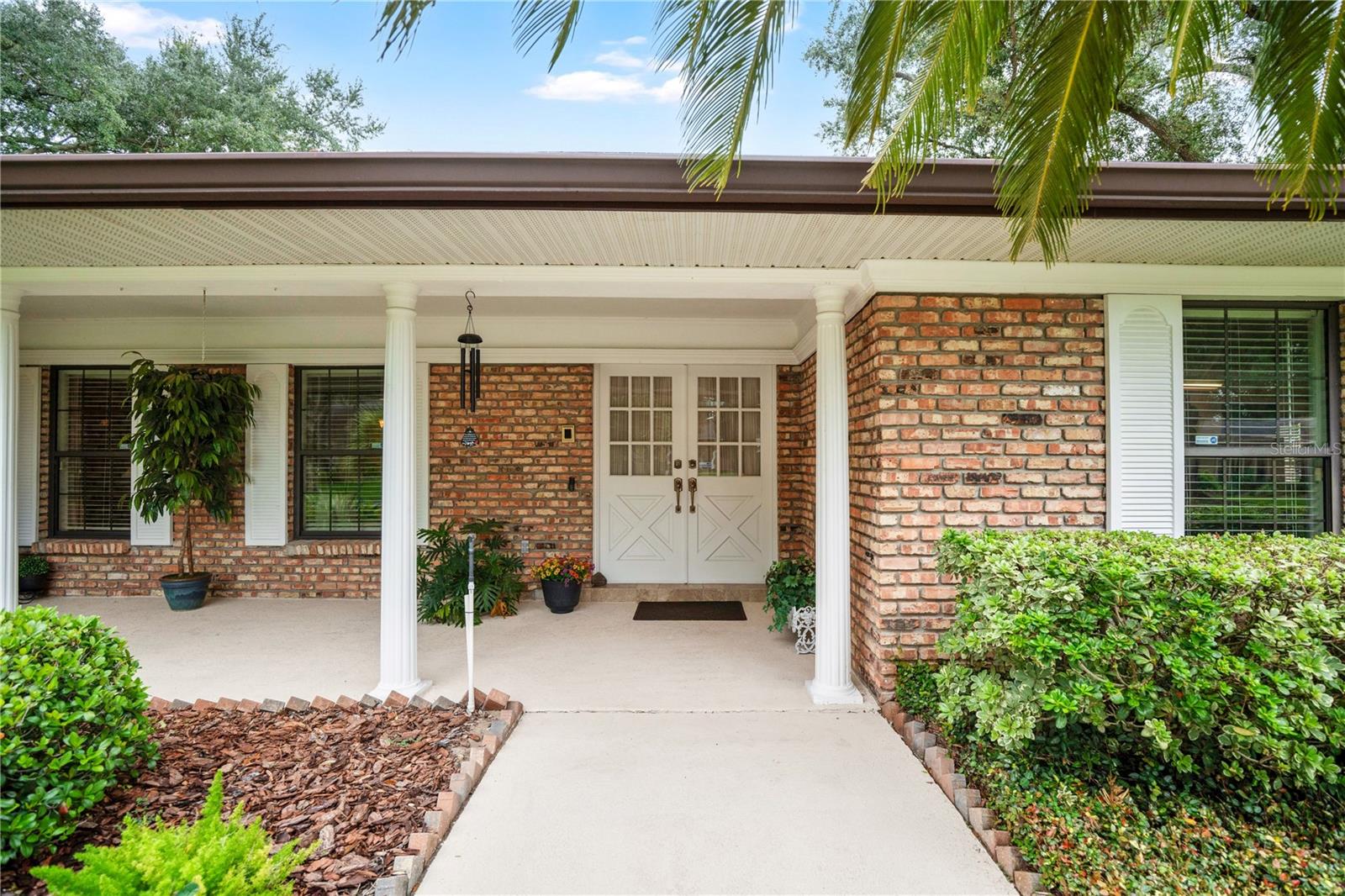 231 WHITE OAK CIRCLE