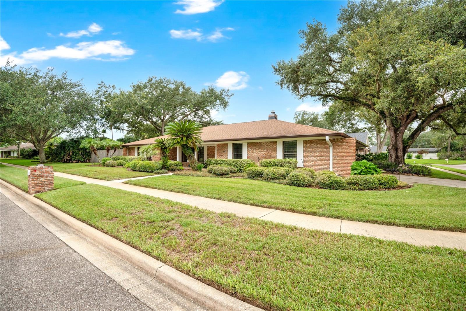 231 WHITE OAK CIRCLE