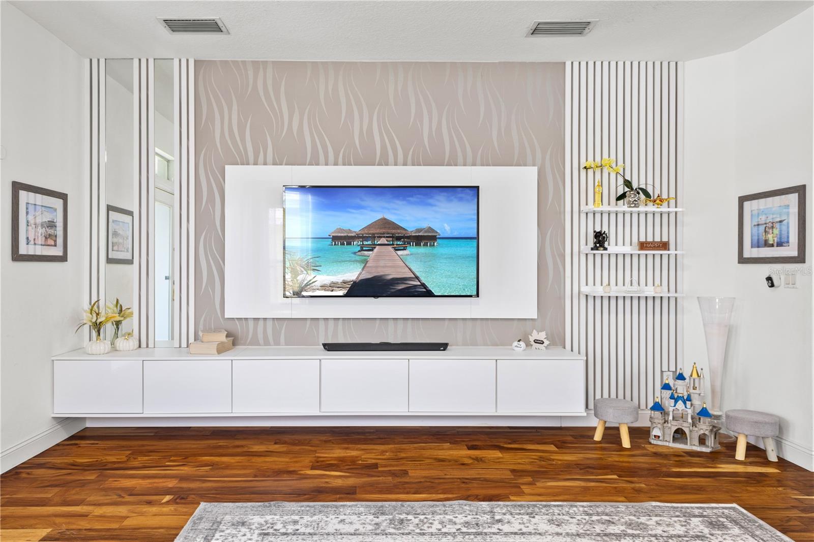 LAKES OF WINDERMERE PH 1 - Residential