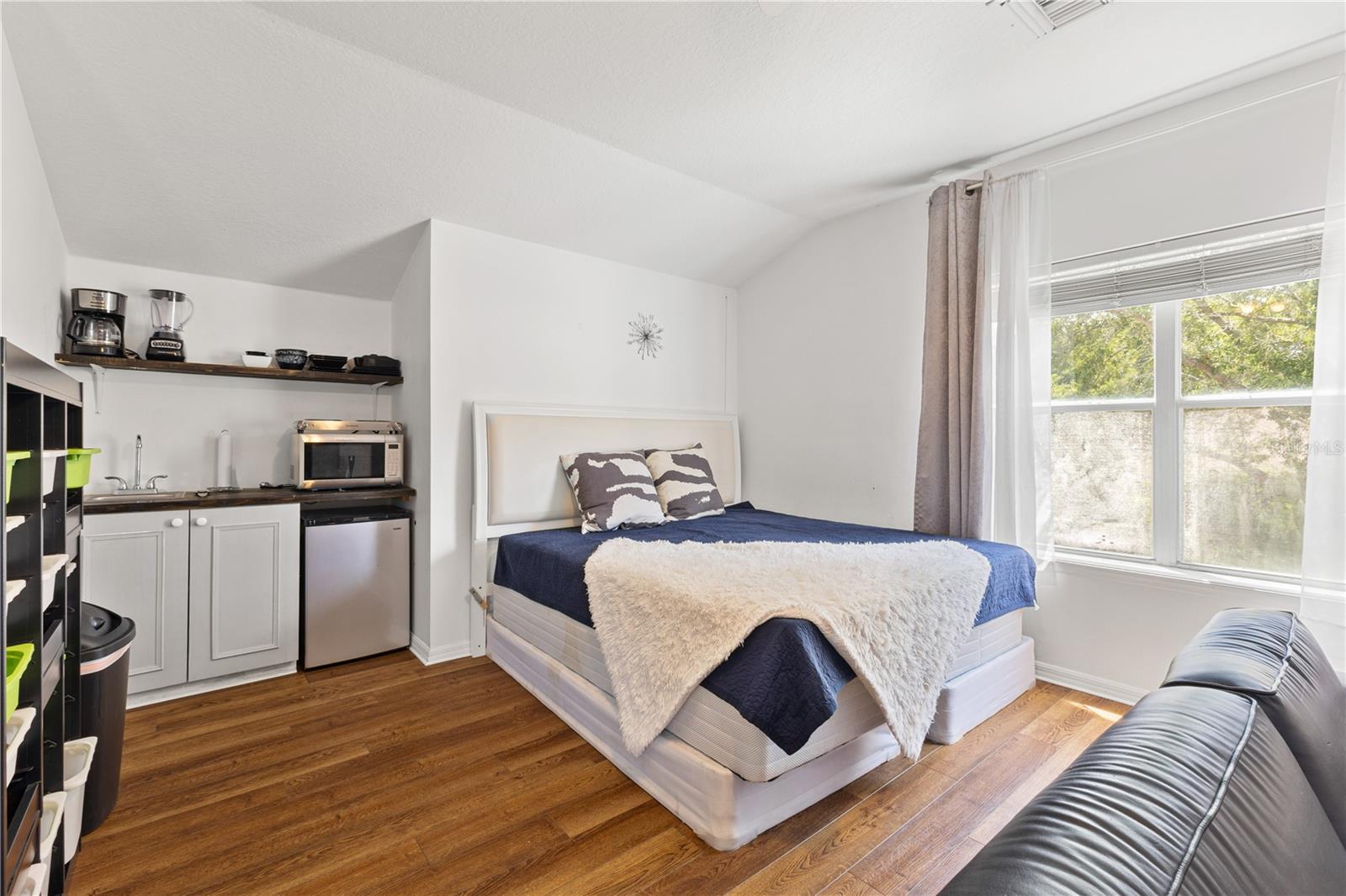 LAKES OF WINDERMERE PH 1 - Residential