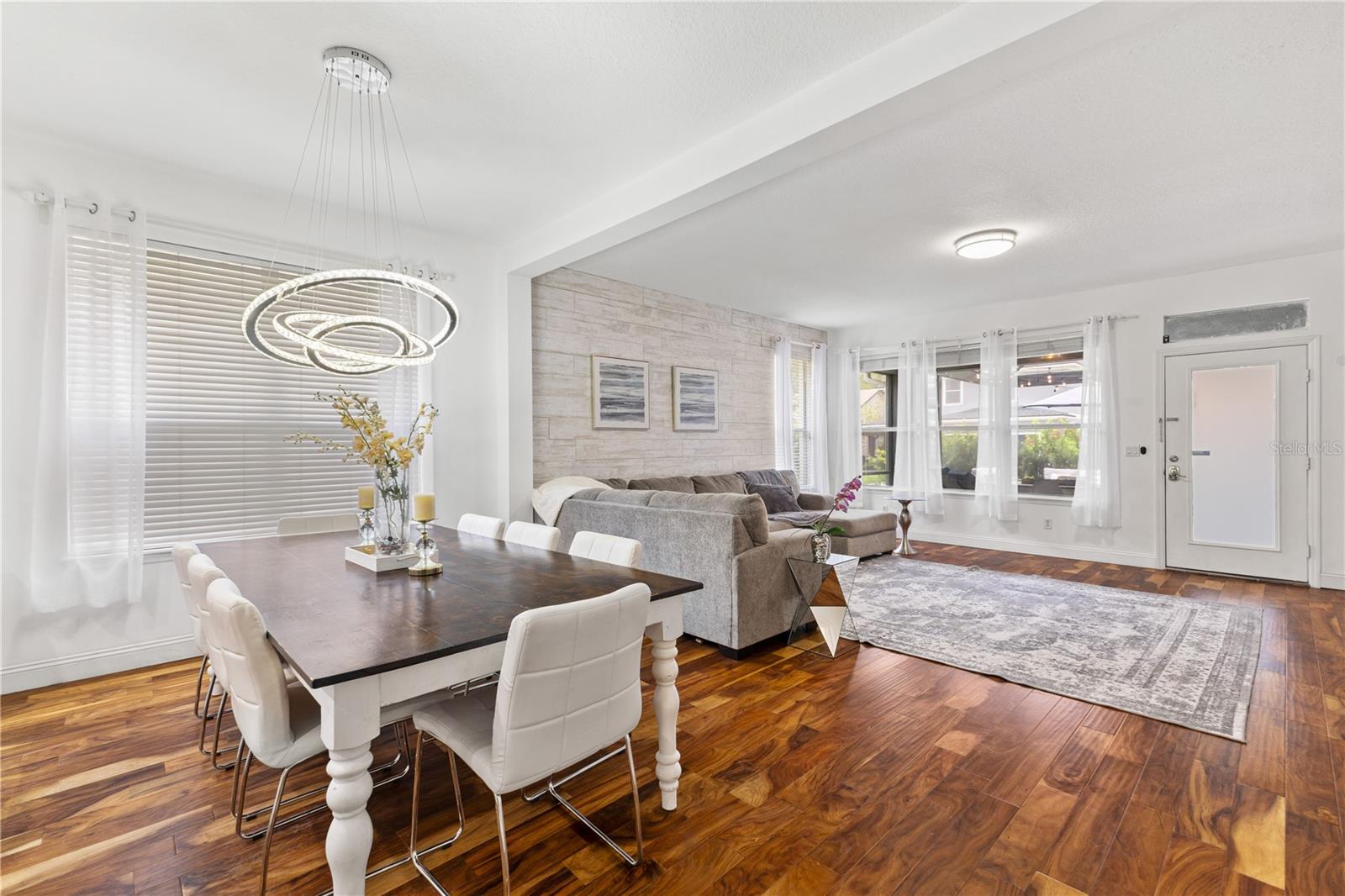 LAKES OF WINDERMERE PH 1 - Residential