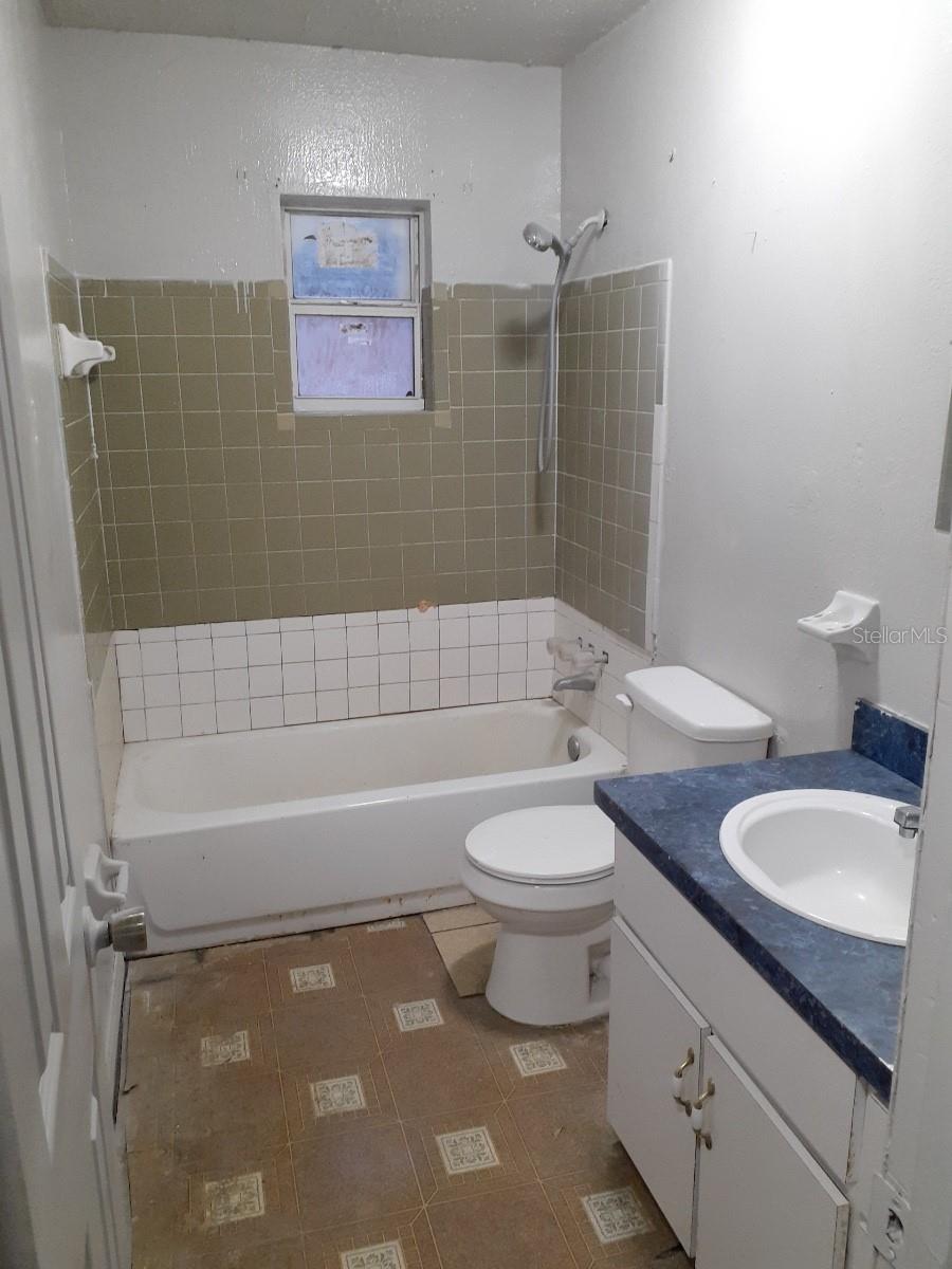 Rent with confidence from a licensed Real Estate Brokerage. We have a quick and simple application process.
WE PROUDLY WELCOME ALL PETS.
Welcome to this cute 2-bed, 1-bath home! Our spacious layout is perfect for comfortable living. Enjoy the yard to unwind after a long day, enjoy the fresh air, and gather for fun-filled activities.
Approaching the home, you will find a charming area with enough space for chairs to enjoy the outdoors. As you enter the home, you will be greeted with an open floor plan showcasing the living room and kitchen. Flooring throughout the home includes easy-to-clean.
This company is committed to supporting the guidelines of the U.S. Fair Housing Act (Title VIII of the Civil Rights Act of 1968), as amended, which prohibits discrimination in the sale, rental, and financing of housing transactions because of race, color, religion, sex, handicap, familial status, or national origin. The price to move in ranges from two times to three times the rent, depending on application results. Alabama LLC, CQ1056586