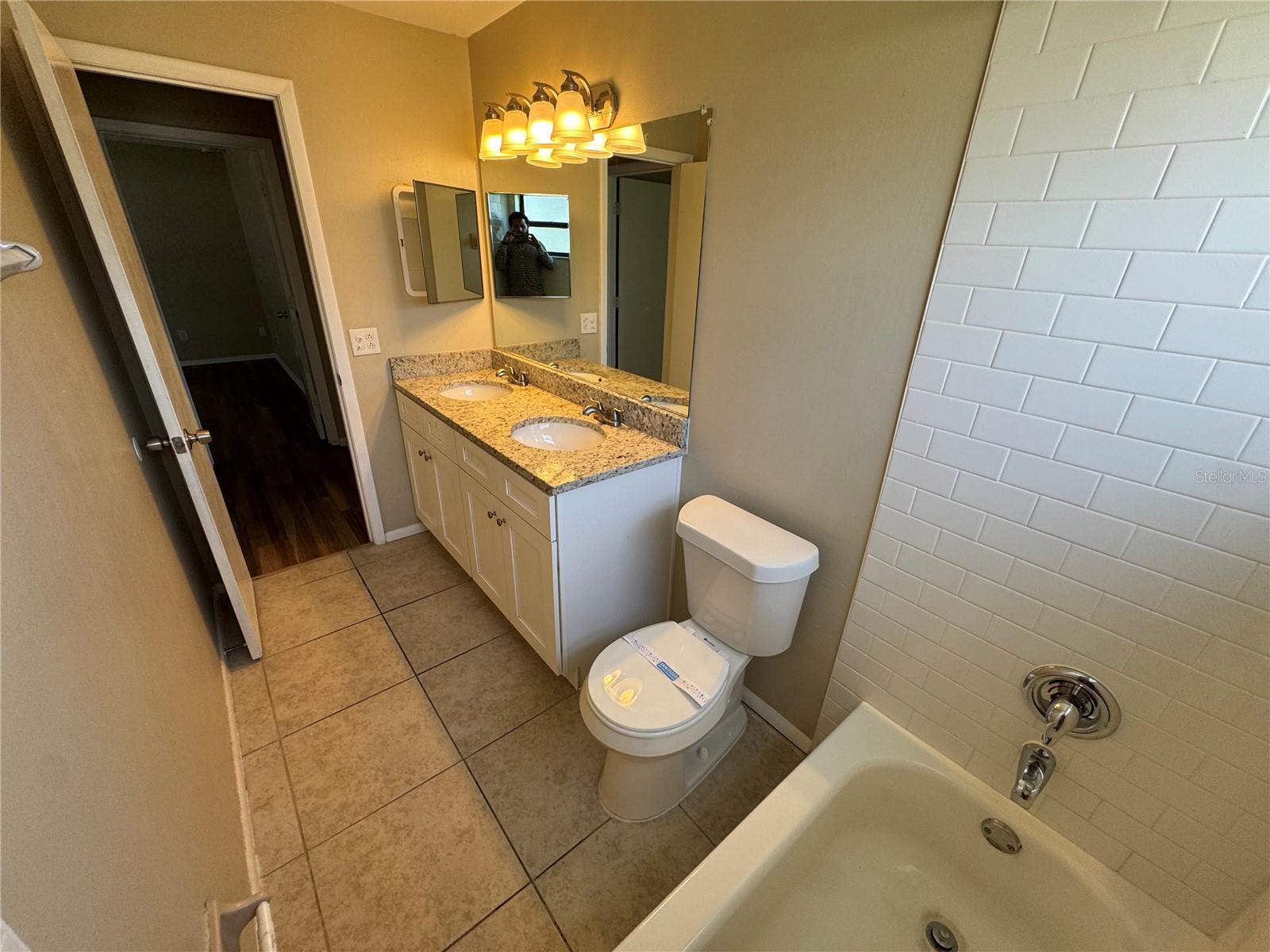 WHISPER LAKES - Residential