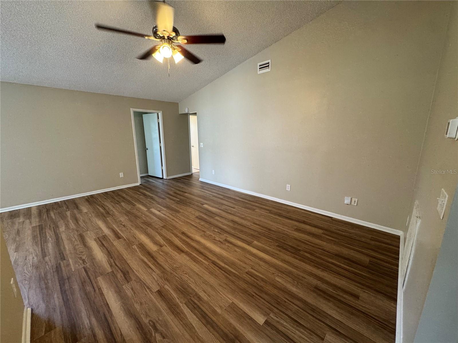 WHISPER LAKES - Residential