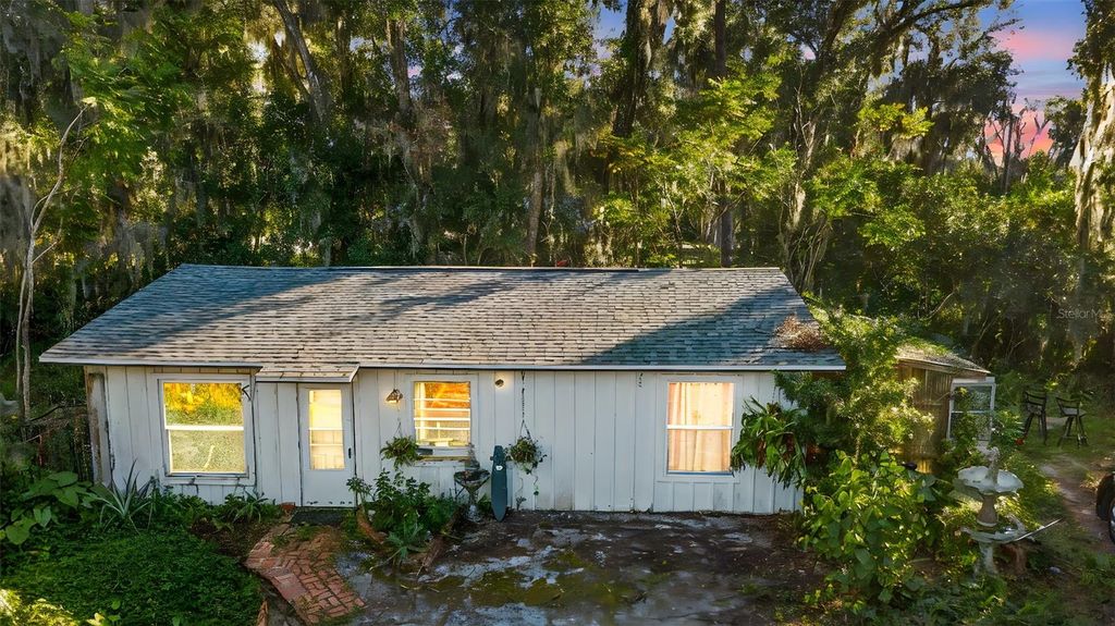 Photo of 925 N Sans Souci Avenue, Deland, FL 32720 (MLS # V4946244)