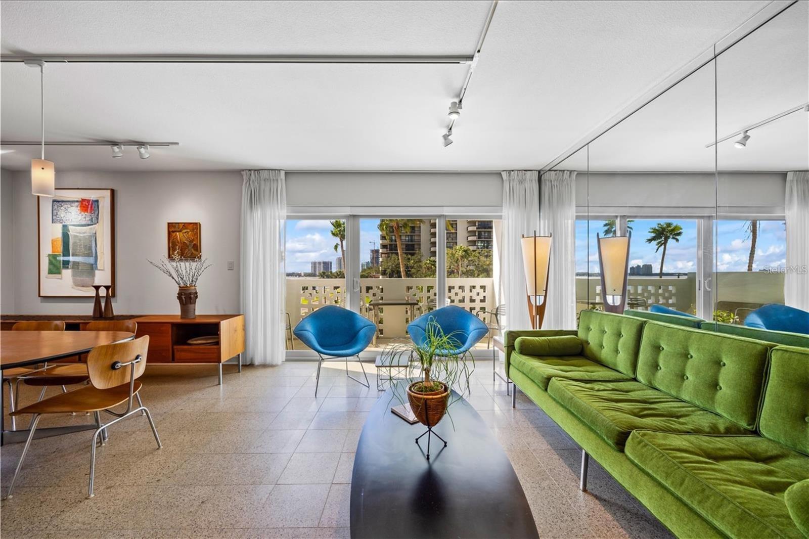 HARBOUR HOUSE CONDO - Residential