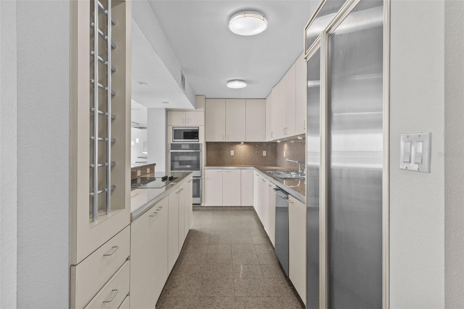 HARBOUR HOUSE CONDO - Residential