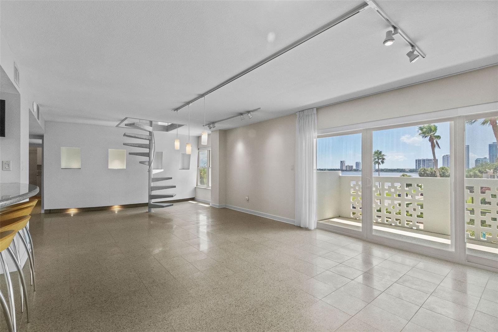 HARBOUR HOUSE CONDO - Residential