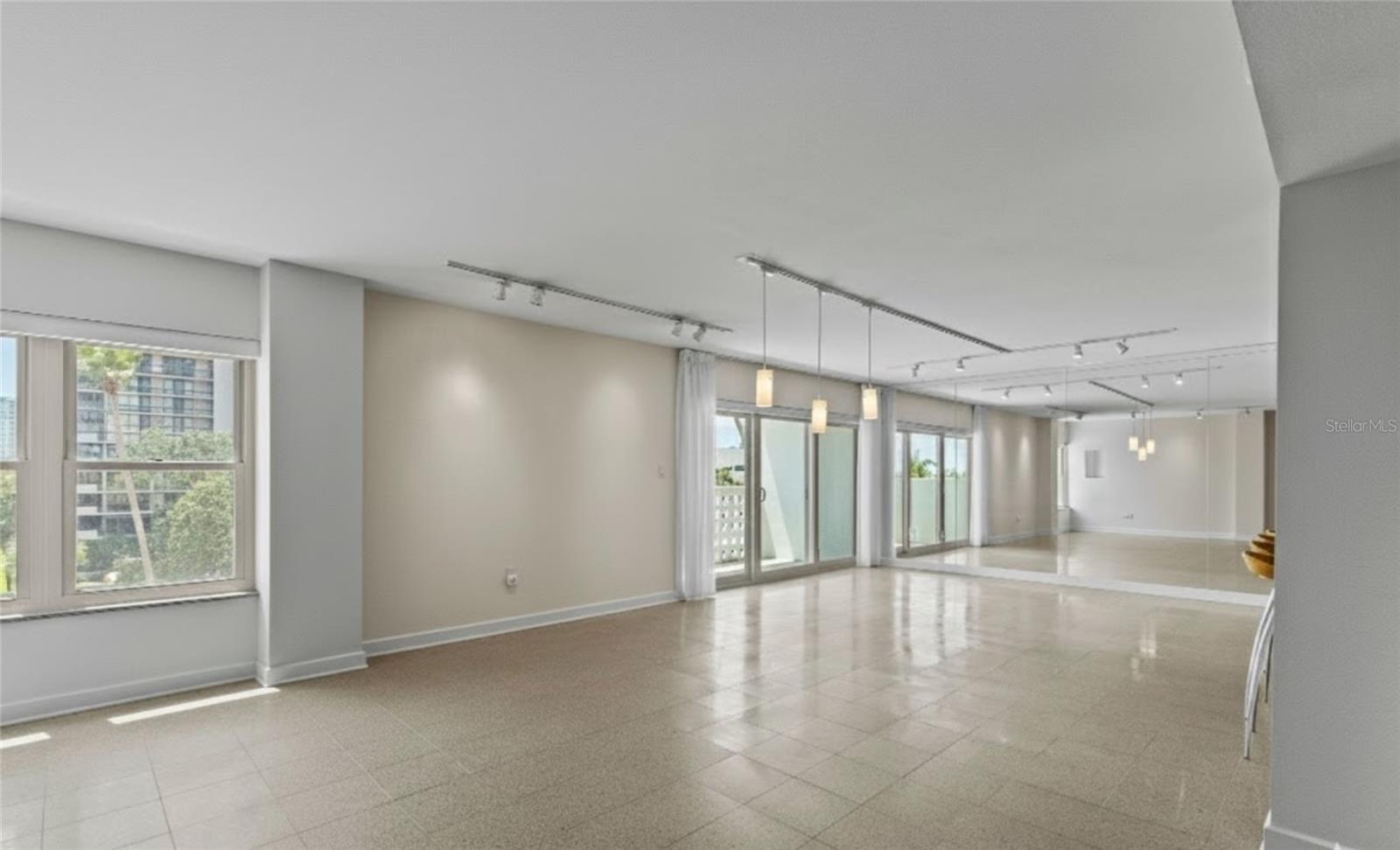 HARBOUR HOUSE CONDO - Residential