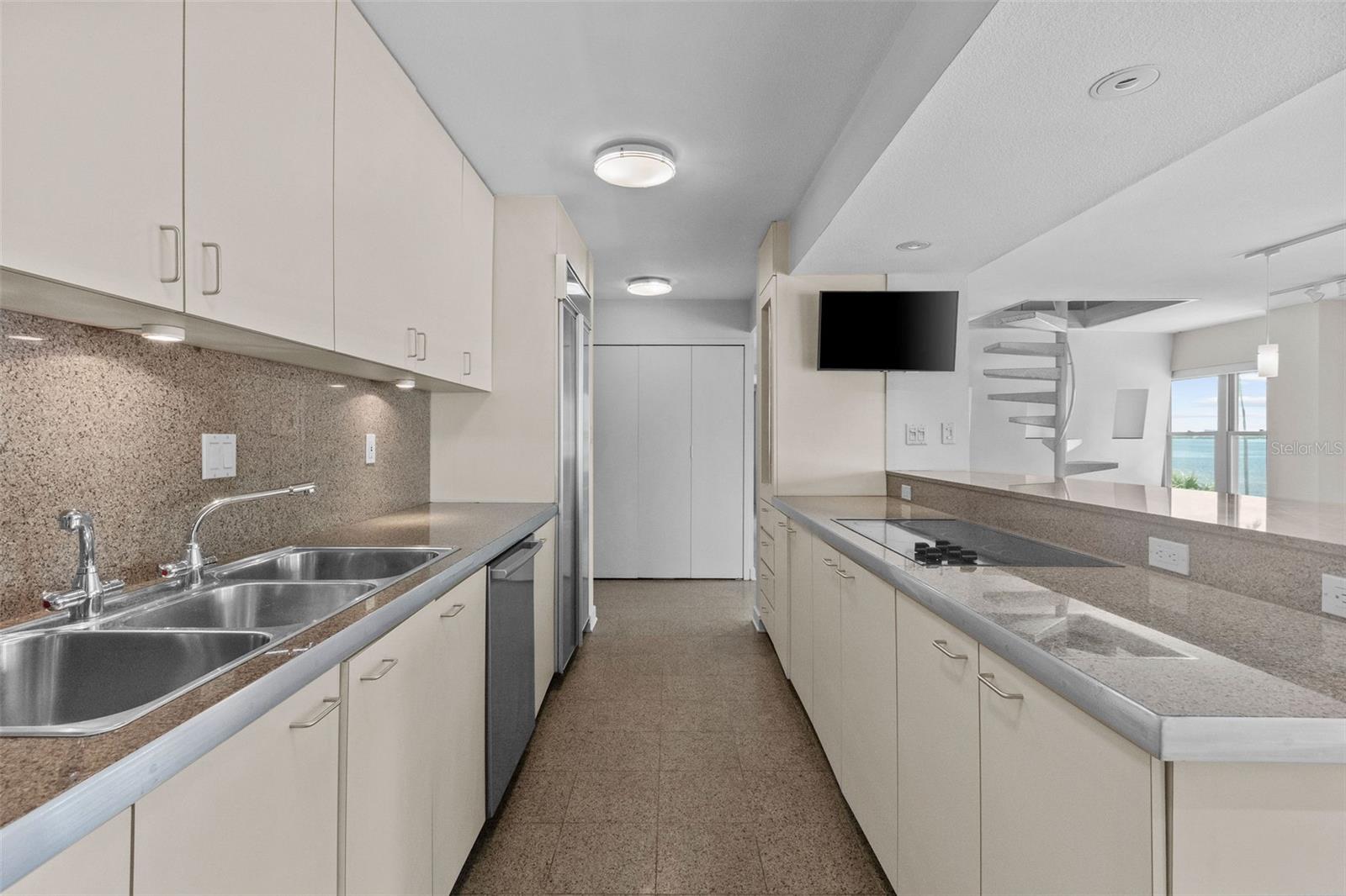 HARBOUR HOUSE CONDO - Residential