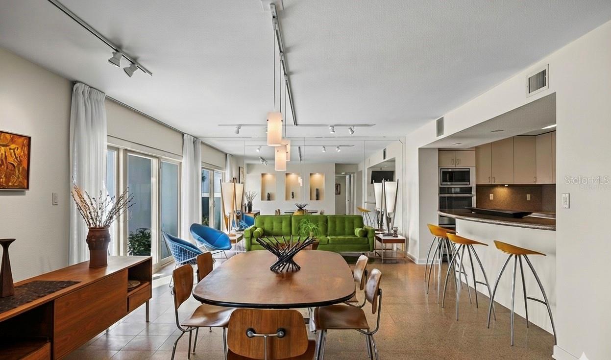 HARBOUR HOUSE CONDO - Residential