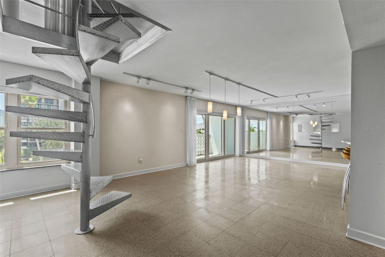 HARBOUR HOUSE CONDO - Residential