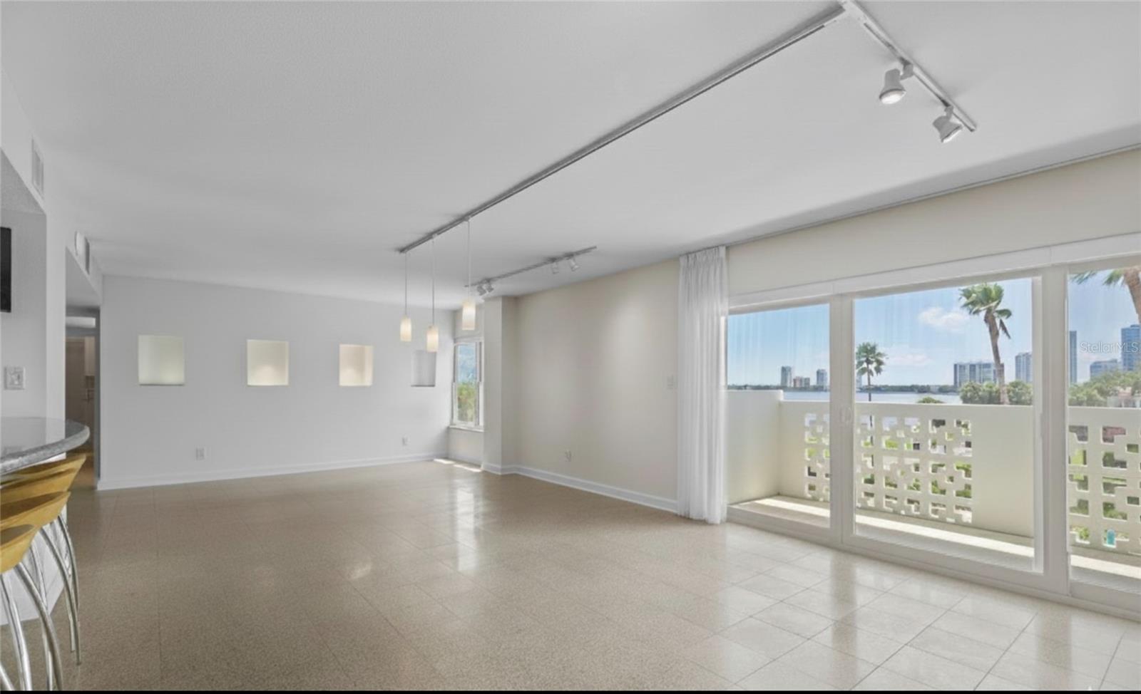 HARBOUR HOUSE CONDO - Residential