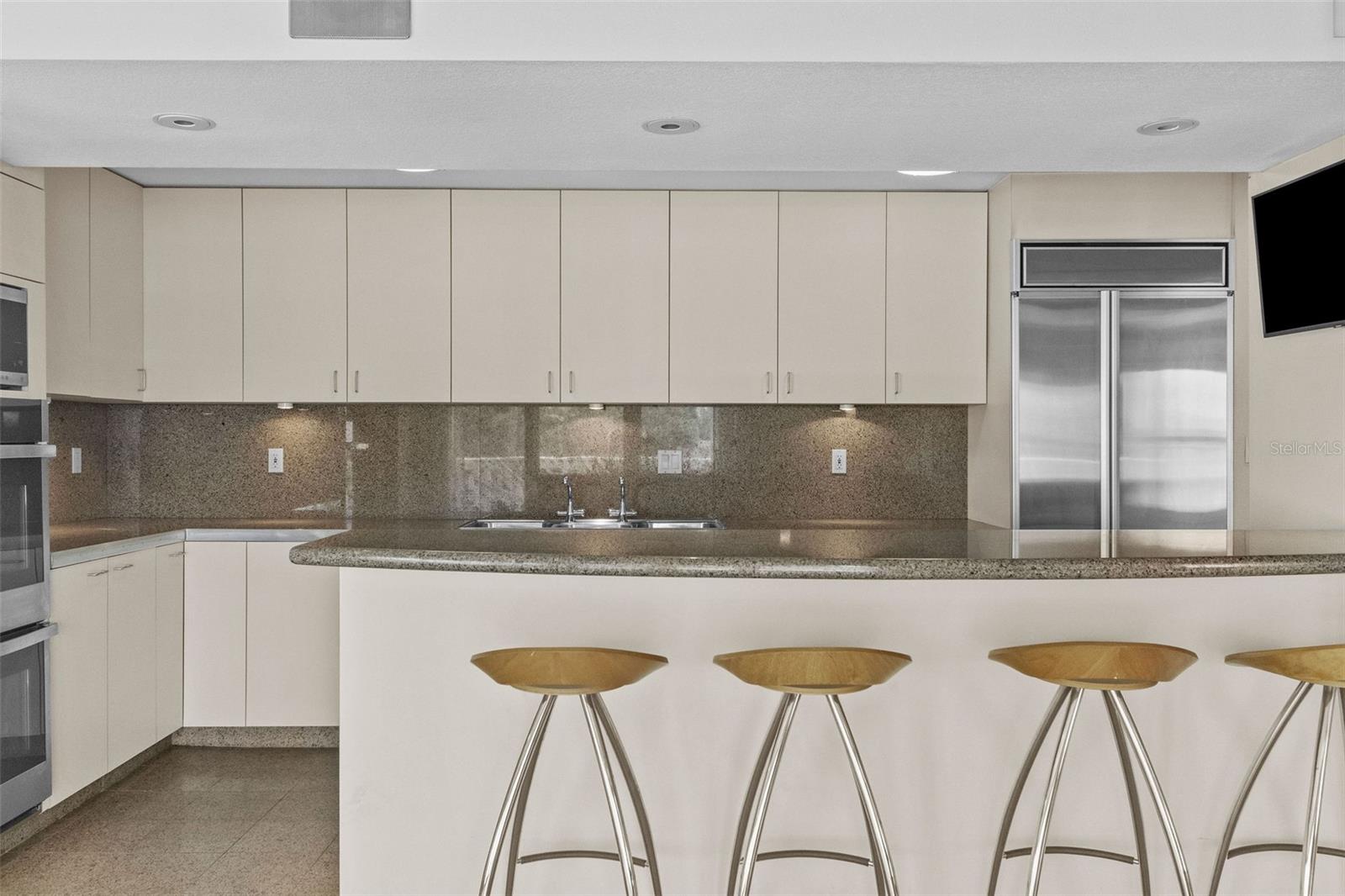 HARBOUR HOUSE CONDO - Residential