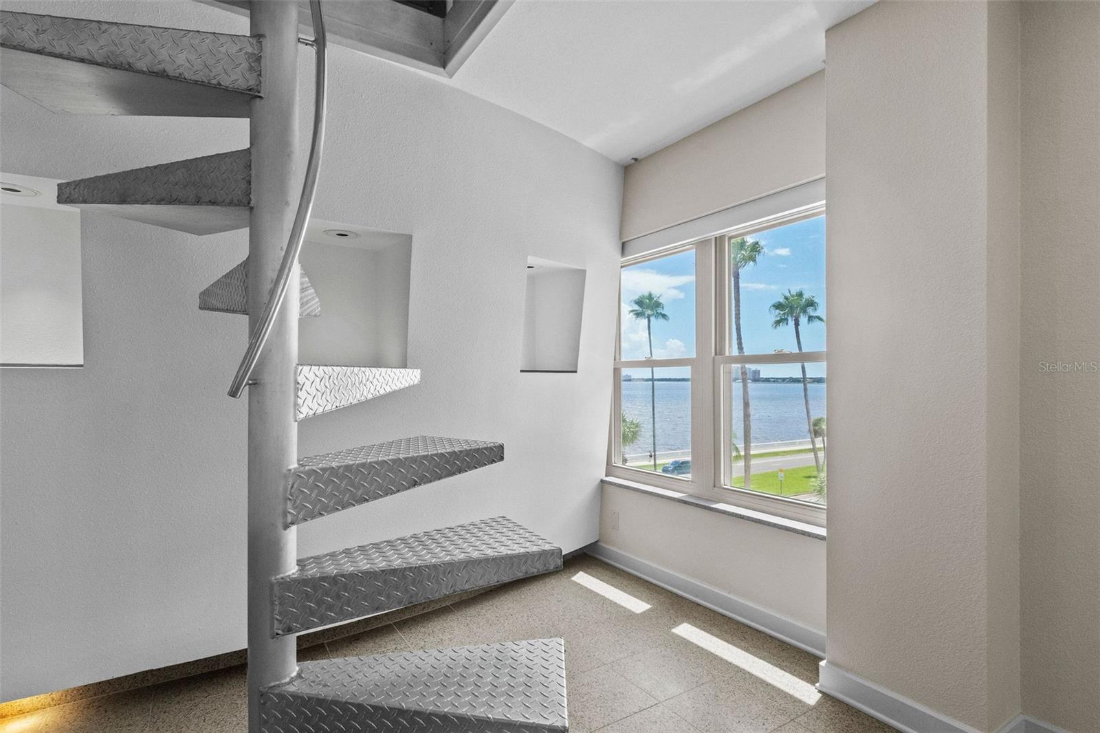 HARBOUR HOUSE CONDO - Residential