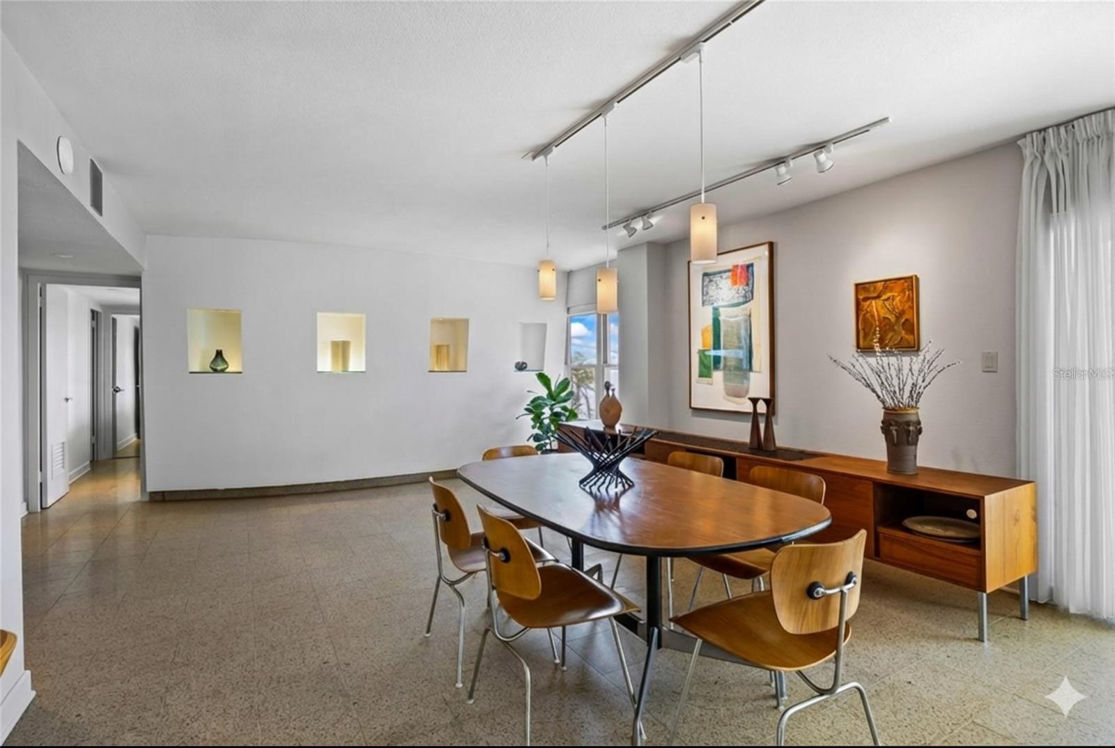 HARBOUR HOUSE CONDO - Residential