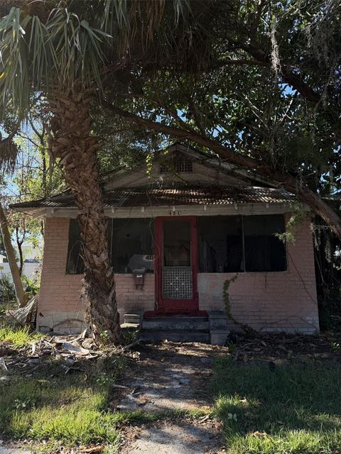 Photo of 431 Grand Boulevard, Tarpon Springs, FL 34689 (MLS # TB8448167)