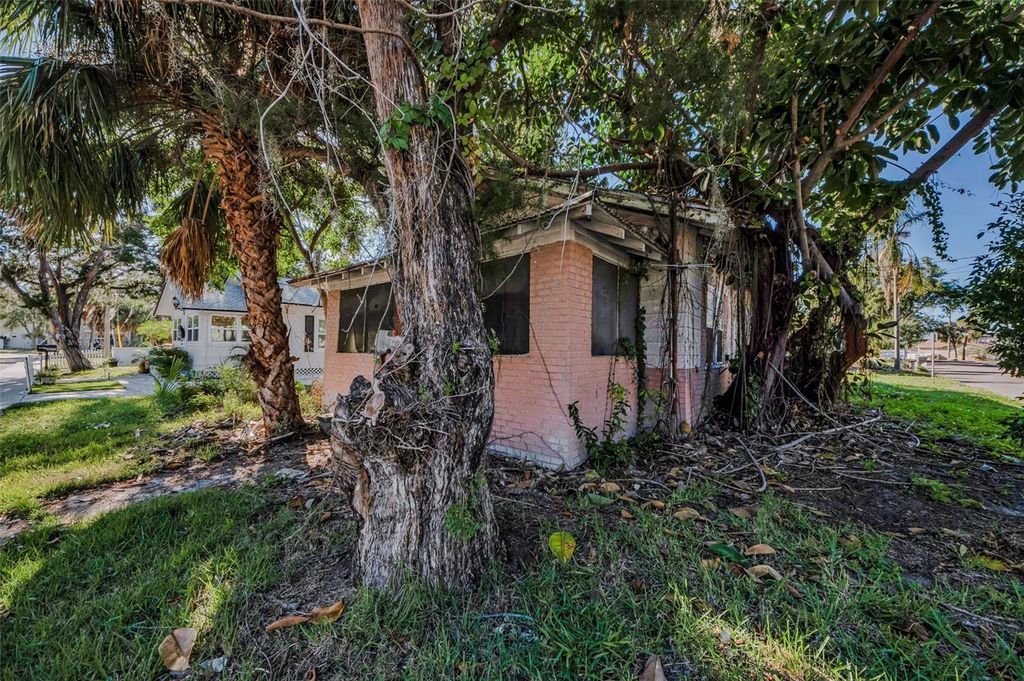 Photo of 431 Grand Boulevard, Tarpon Springs, FL 34689 (MLS # TB8448167)