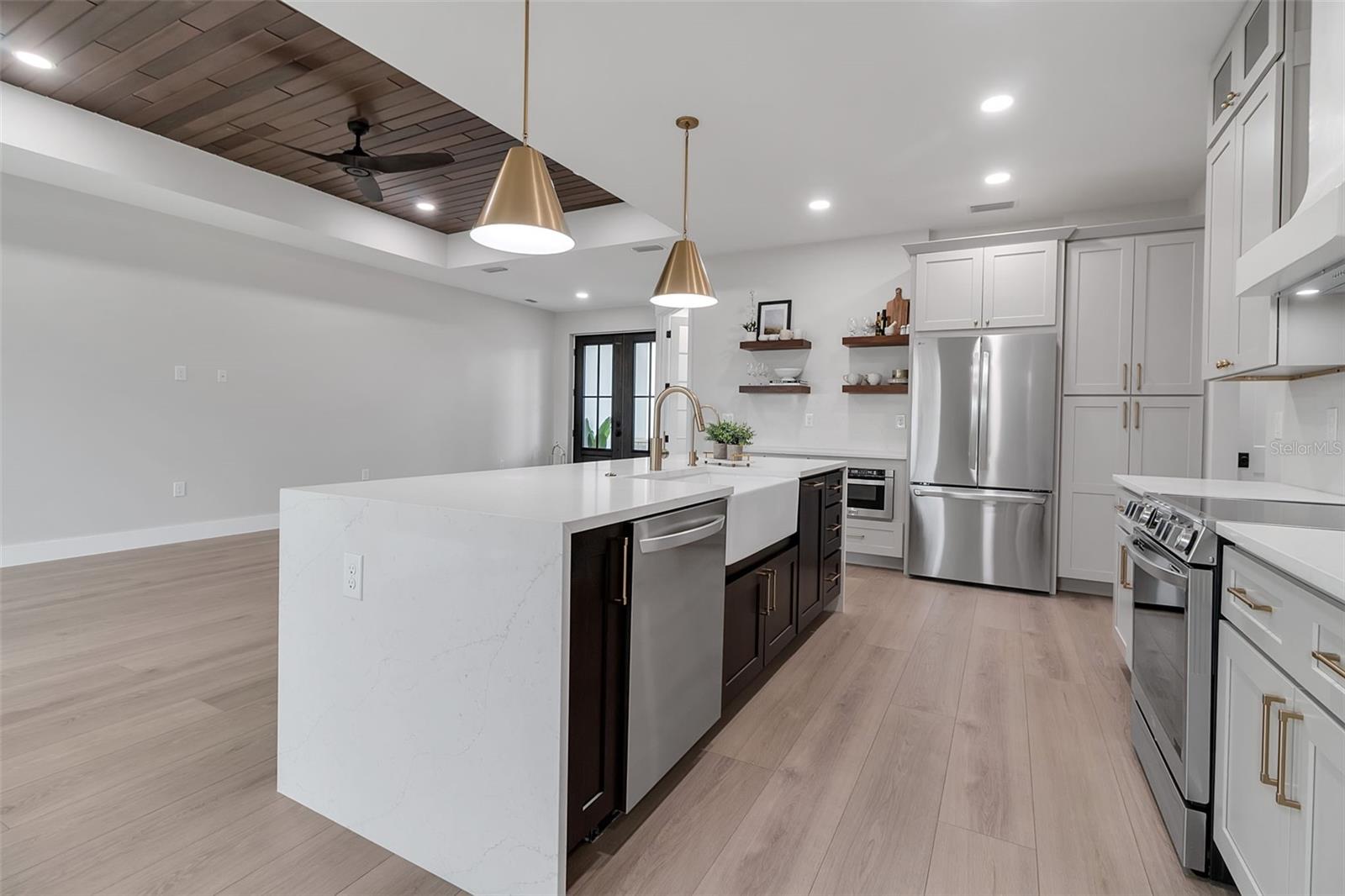 SOUTH VENICE - Residential