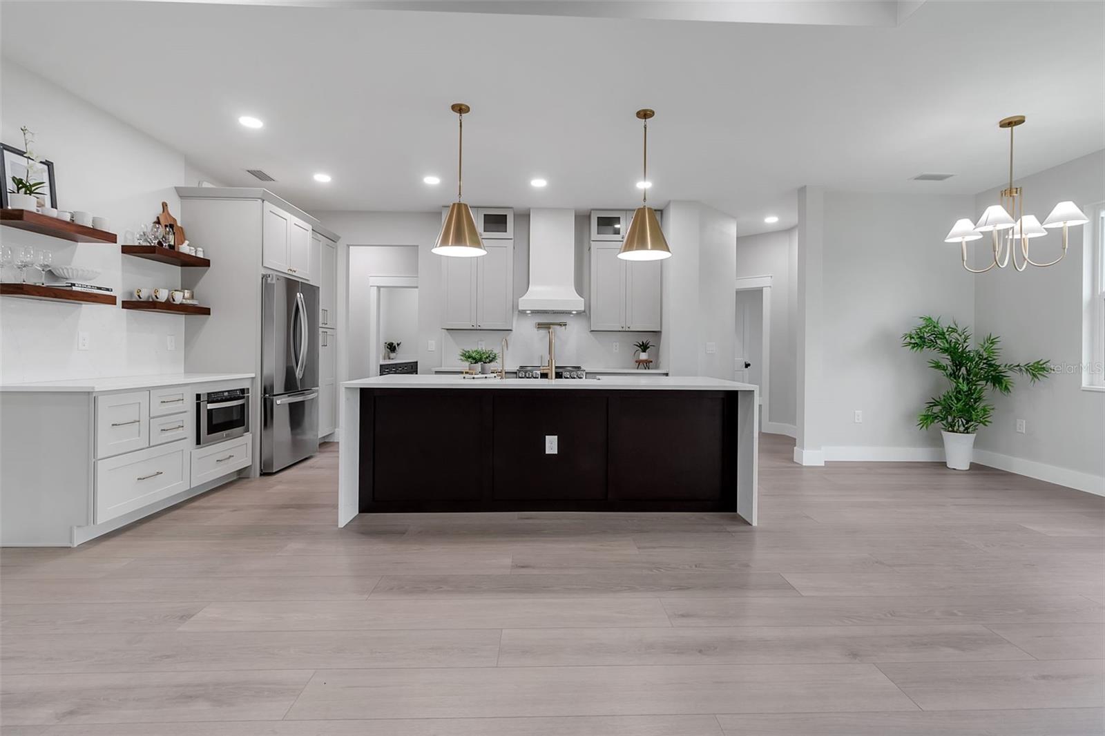 SOUTH VENICE - Residential