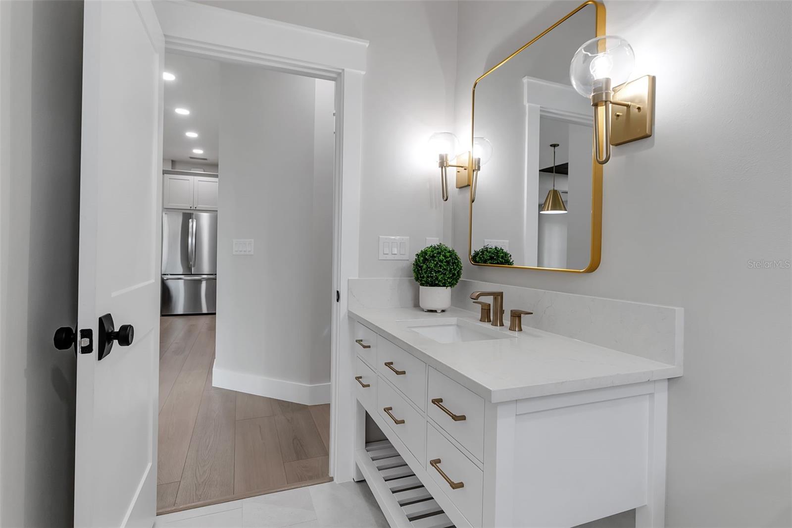 SOUTH VENICE - Residential