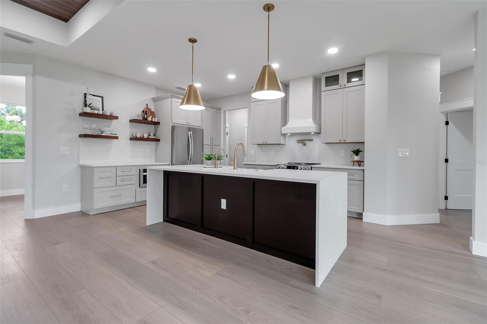 SOUTH VENICE - Residential