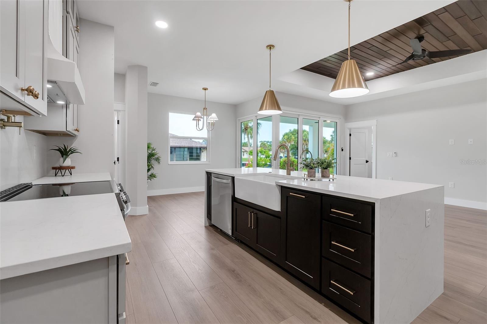 SOUTH VENICE - Residential